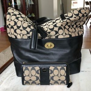Large COACH tote and wallet set. Great condition